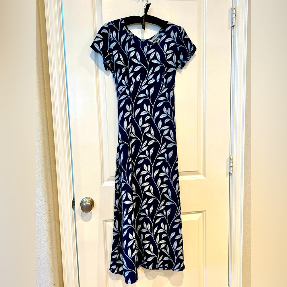 Joni Blair blue and white ladies dress size 5/6